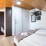 ćiro - Free Parking 4*