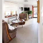 ćiro - Free Parking 4*