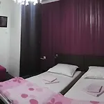 ćiro - Free Parking 4*