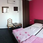 ćiro - Free Parking Gæstehus 4*