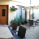 ćiro - Free Parking 4*