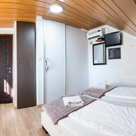 Ciro Guest House-free Parking 3*