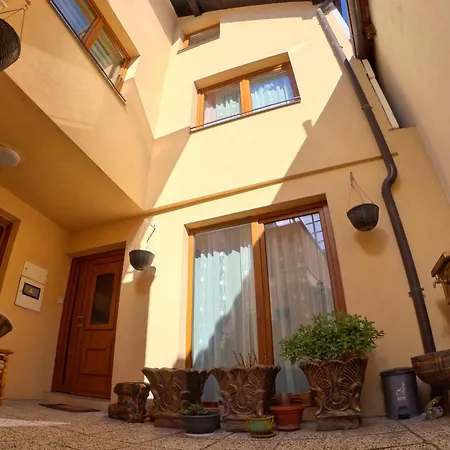 Ciro Guest House-free Parking