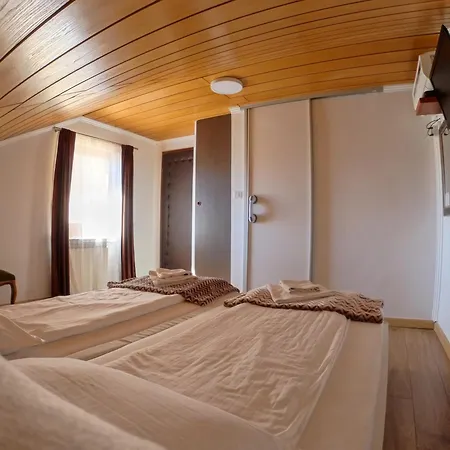 Ciro Guest House-free Parking