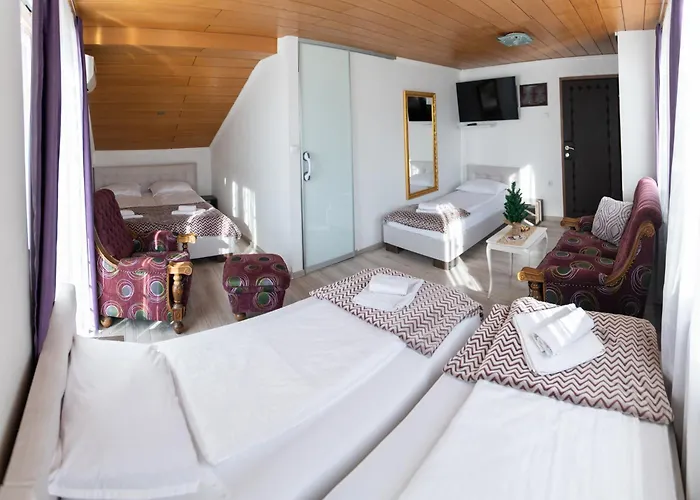 Ciro Hotel - Free Parking Guest house