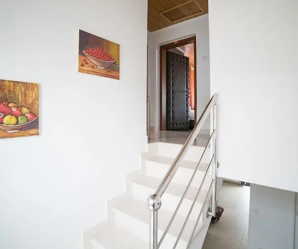 Ciro Hotel - Free Parking Guest house