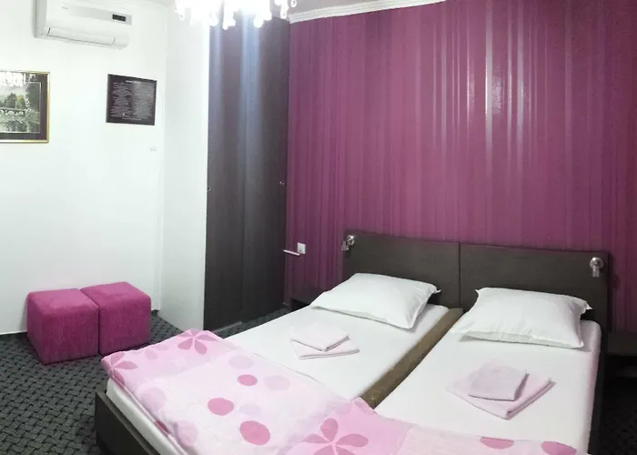 Ciro Hotel - Free Parking Guest house